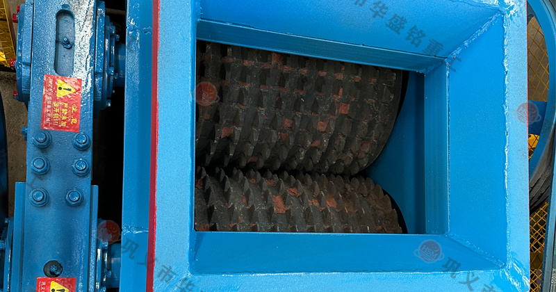 華盛銘的齒輥破碎機(jī)處理石英石砂率如何? 華盛銘的齒輥破碎機(jī)處理石英石砂率如何?