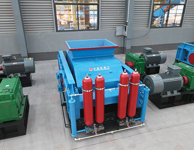 石灰?guī)r破碎機(jī)，石灰?guī)r制砂機(jī)，大型液壓對(duì)輥制砂機(jī)價(jià)格，對(duì)輥制砂機(jī)型號(hào)